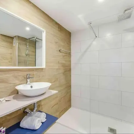 Beautiful 2 Bedrooms In Puerto Banus * Марбелья